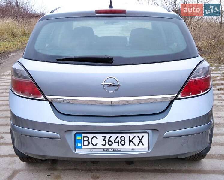 Хэтчбек Opel Astra 2011 в Львове