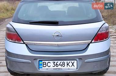 Хэтчбек Opel Astra 2011 в Львове