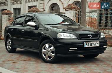 Седан Opel Astra 2008 в Хороле