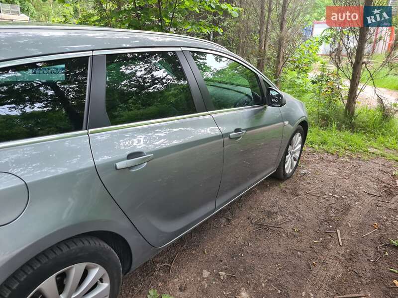 Универсал Opel Astra 2011 в 