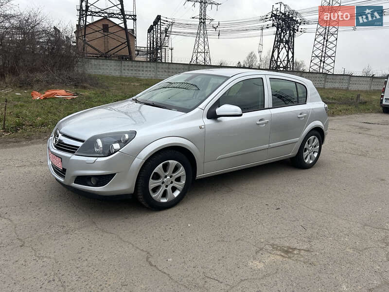 Хетчбек Opel Astra 2009 в Нововолинську