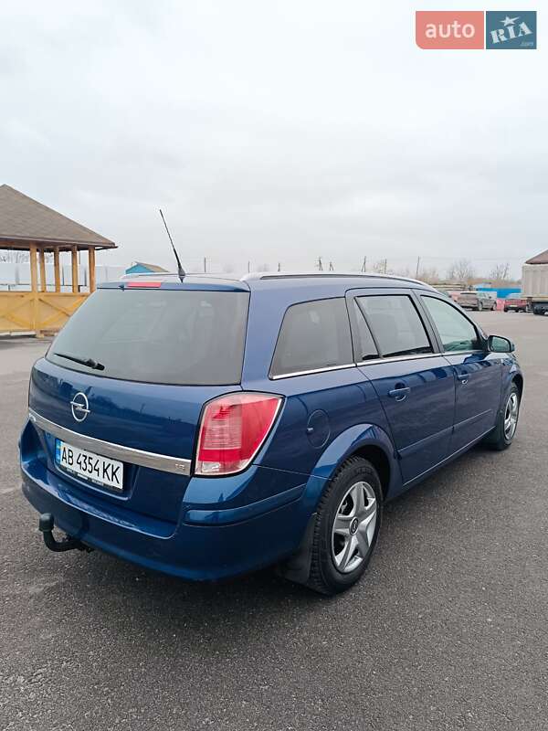 Универсал Opel Astra 2005 в Ильинцах