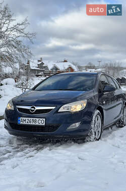 Універсал Opel Astra 2012 в Житомирі