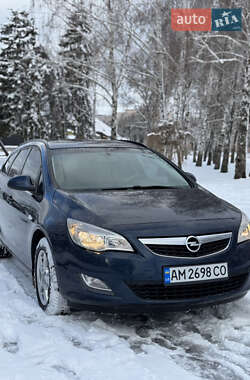 Універсал Opel Astra 2012 в Житомирі