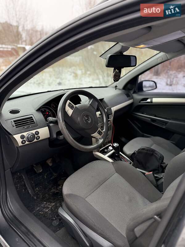 Универсал Opel Astra 2008 в Новом Роздоле