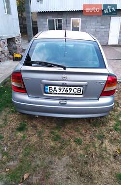 Хэтчбек Opel Astra 2002 в Новоукраинке