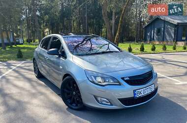 Хэтчбек Opel Astra 2012 в Ровно