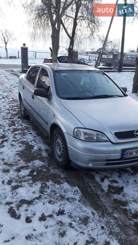 Седан Opel Astra 2004 в Ровно фото 3 Седан Opel Astra 2004 в Ровно