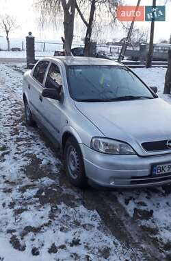 Седан Opel Astra 2004 в Ровно