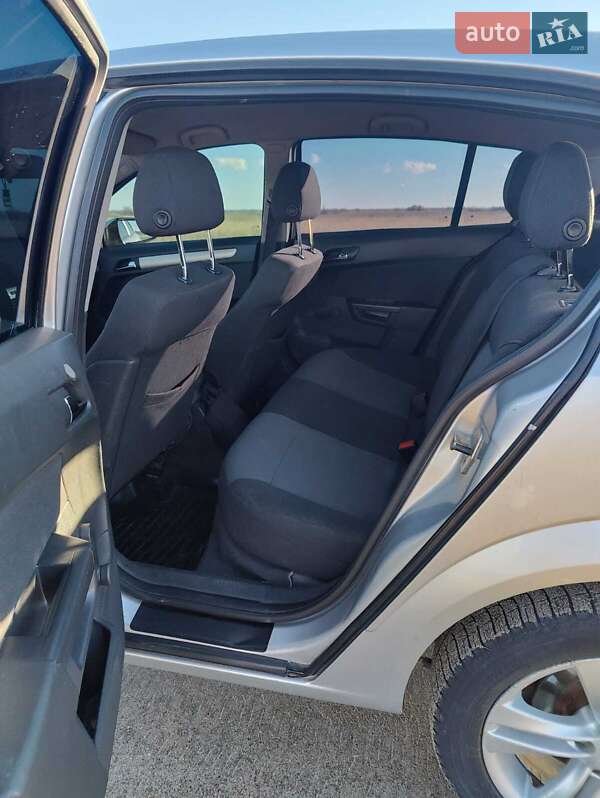 Хэтчбек Opel Astra 2008 в Южном фото 21 Хэтчбек Opel Astra 2008 в Южном