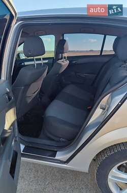 Хэтчбек Opel Astra 2008 в 