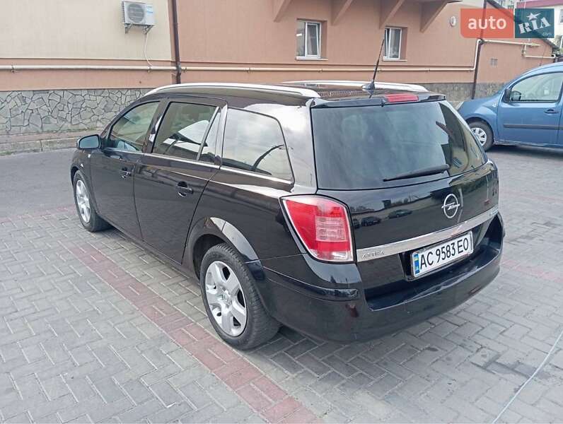 Универсал Opel Astra 2005 в Луцке