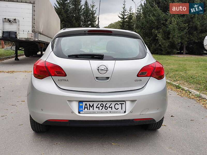 Хэтчбек Opel Astra 2010 в Бердичеве
