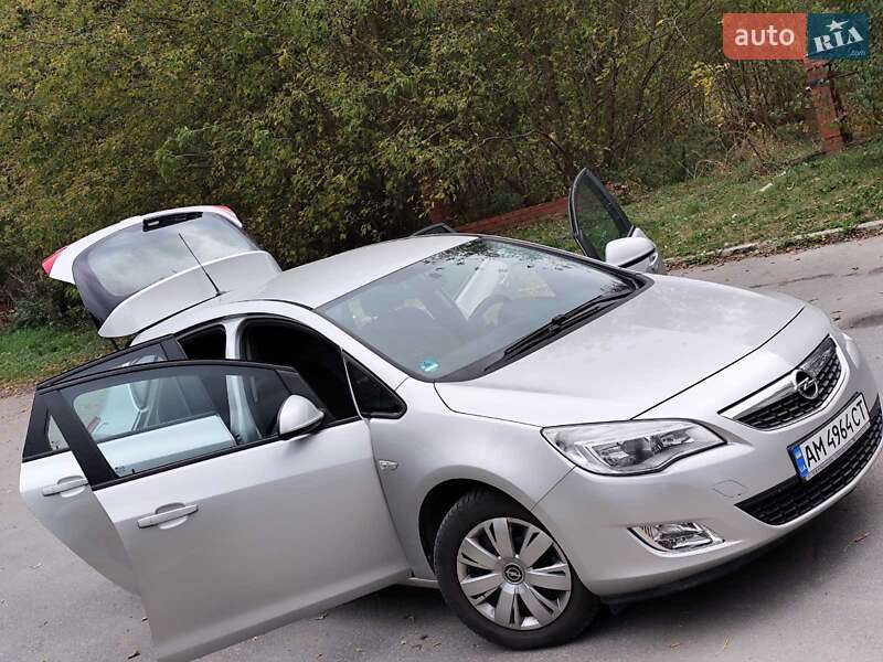 Хэтчбек Opel Astra 2010 в Бердичеве
