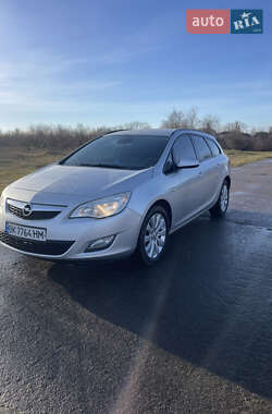 Універсал Opel Astra 2011 в Сарнах