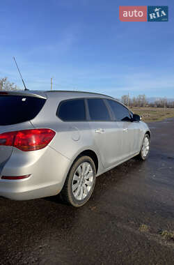 Універсал Opel Astra 2011 в Сарнах