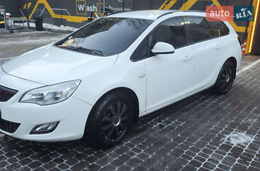 Універсал Opel Astra 2011 в Харкові