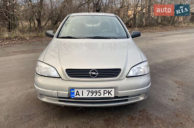 Седан Opel Astra 2006 в Переяславе