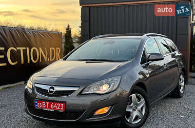 Універсал Opel Astra 2012 в Дрогобичі