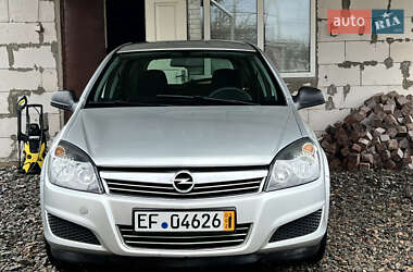 Opel Astra 2012