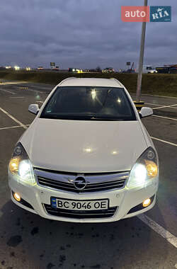 Універсал Opel Astra 2010 в Львові