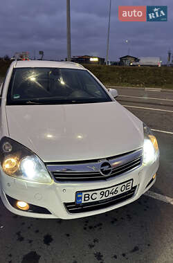 Універсал Opel Astra 2010 в Львові