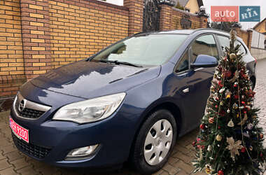 Універсал Opel Astra 2011 в Луцьку