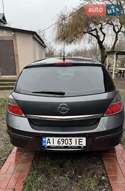 Хэтчбек Opel Astra 2012 в 