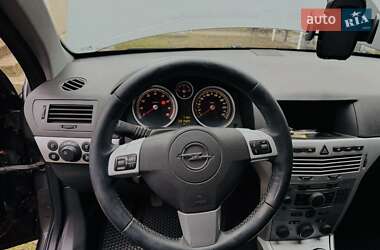 Хэтчбек Opel Astra 2012 в 