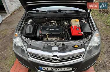 Хэтчбек Opel Astra 2012 в 