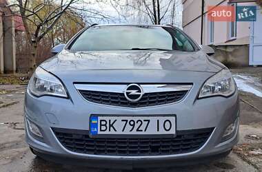 Універсал Opel Astra 2011 в Рівному