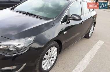 Универсал Opel Astra 2013 в 