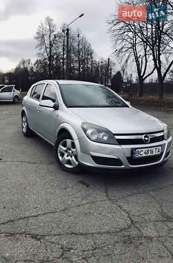 Хэтчбек Opel Astra 2006 в Сокале