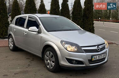 Хэтчбек Opel Astra 2014 в Киеве