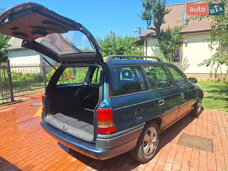 Універсал Opel Astra 1995 в Києві