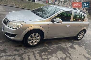 Хетчбек Opel Astra 2011 в 
