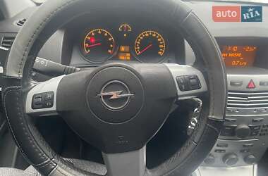 Хетчбек Opel Astra 2011 в 