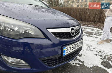 Универсал Opel Astra 2011 в Бучаче