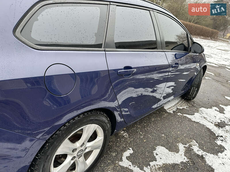 Универсал Opel Astra 2011 в Бучаче