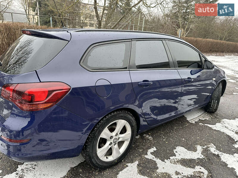 Универсал Opel Astra 2011 в Бучаче