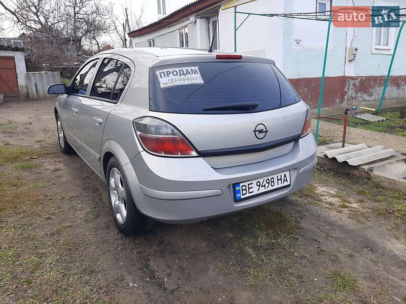 Хэтчбек Opel Astra 2008 в Доманевке