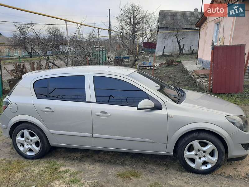 Хэтчбек Opel Astra 2008 в Доманевке