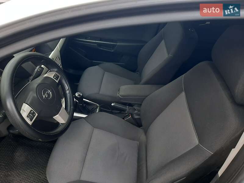 Хэтчбек Opel Astra 2008 в Доманевке