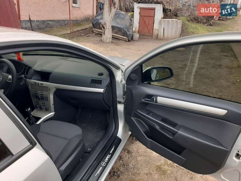 Хэтчбек Opel Astra 2008 в Доманевке