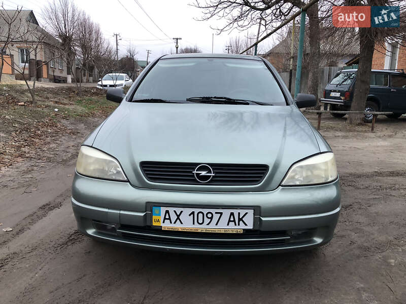 Седан Opel Astra 2006 в Богодухіву