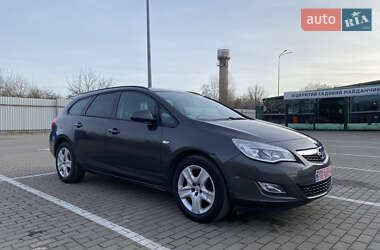 Универсал Opel Astra 2011 в 