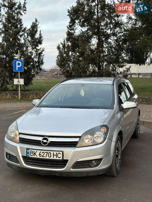 Універсал Opel Astra 2006 в Рівному