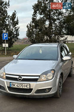 Універсал Opel Astra 2006 в Рівному