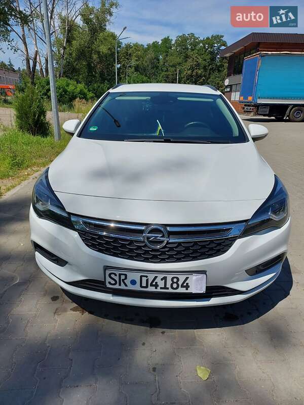 Универсал Opel Astra 2019 в Коростене
