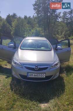 Opel Astra 2011